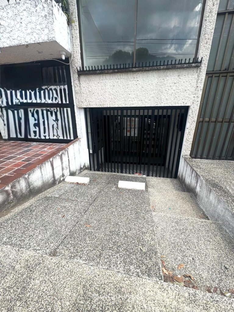 LOCAL COMERCIAL AVENIDA MARAYA