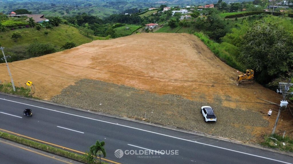LOTE EN VENTA SOBRE LA VÍA PEREIRA – CARTAGO